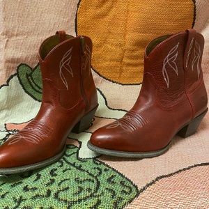 ARIAT WESTERN BOOTS